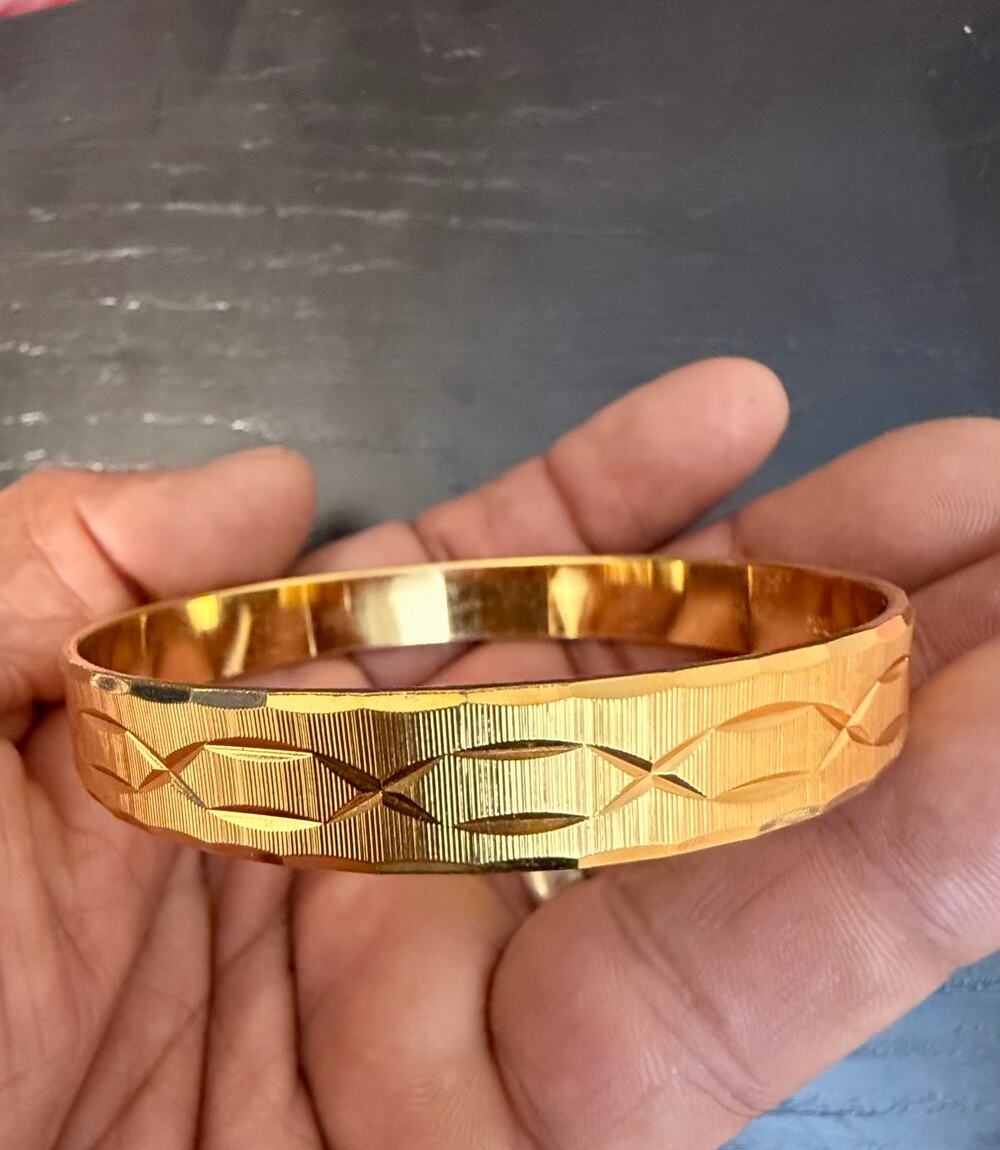 Vintage Signed Monet Gold Tone Etched Bangle Bracelet 7.75”